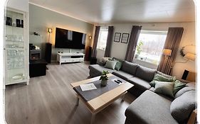 Modern 2 Bedroom Apartment Luxury King Bed, New Queen Bed, Free Parking, Perfect For Aurora Hunting And Exploring Kvaloya, Tromso, And Surrounding Islands Year-Round